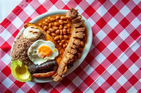    Bandeja Paisa: 飽足感十足的哥倫比亞美食盛宴！